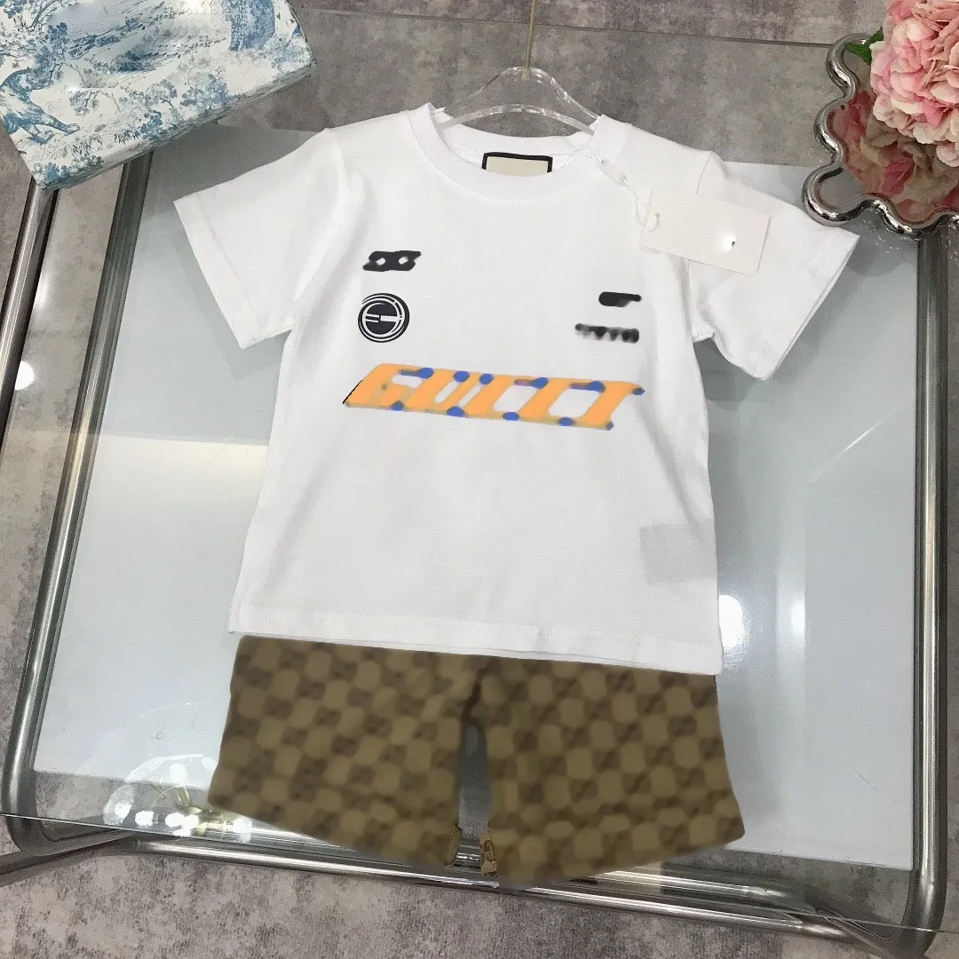 Luxe designer kinder T-shirt abrikoos mode Brits topmerk zomer kinderschatten en meisjes katoen tweedelig ontwerpers T-shirt tops shorts polo Kledingsets