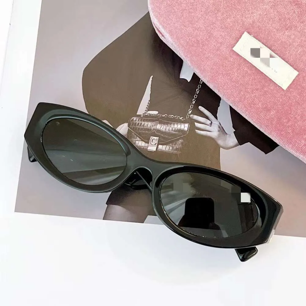 Desginer miui miui sunglasses Miaos Sunglasses Oval Shaped Board Frame Fashionable Sunglasses Sun Shading Sun Protection Slimming Effect Black Frame Zhao Lu Trend