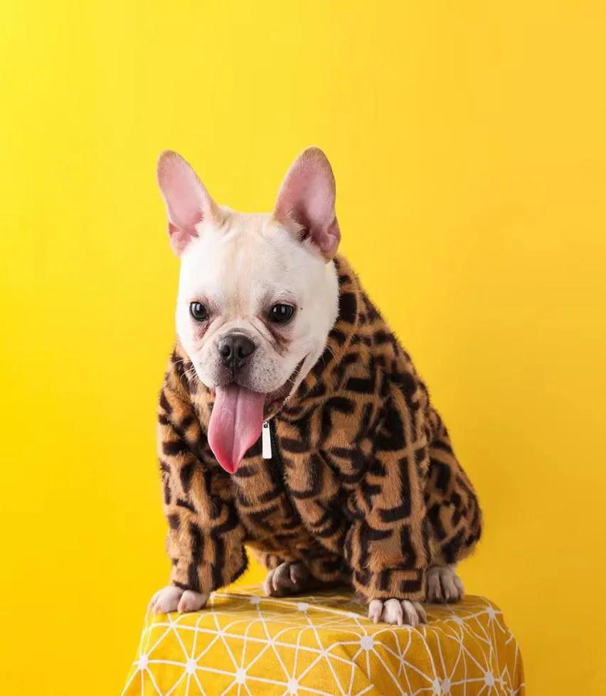 Lüks köpek giyim tasarımcısı köpek kıyafetleri kürk klasik marka klasik marka f harfler köpekler ceket kış sıcak dış giyim