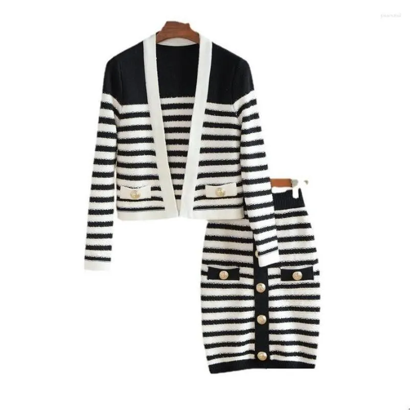 Pulls pour femmes Femmes Bright Silk Cardigan Panneau Noir et Blanc Contraste Stripe Top Rivet Boucle Taille Élastique Jupe Ensemble Robe Tw Dhvg7