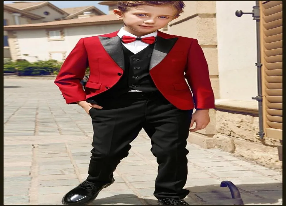 Happychild Vermelho Meninos Ocasião FormalTuxedos Preto Pico Lapela Dois Botões Crianças Smoking De Casamento Criança Terno JaquetaCalçasTieV8477469