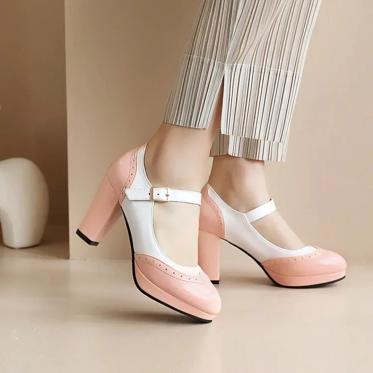 Platformowe obcasy duże rozmiary Buty Kobieta okrągłe palce krótkie pompki Chunky Sandals Footwear Duże kolor beżowy sukienka Spring Sudyna Swatowa S 240228