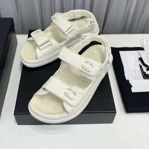 Sandali da donna firmati Vitello in cristallo Scarpe casual da canale Ciabatte da donna con plateau trapuntato Pantofole da spiaggia estive di alta qualità