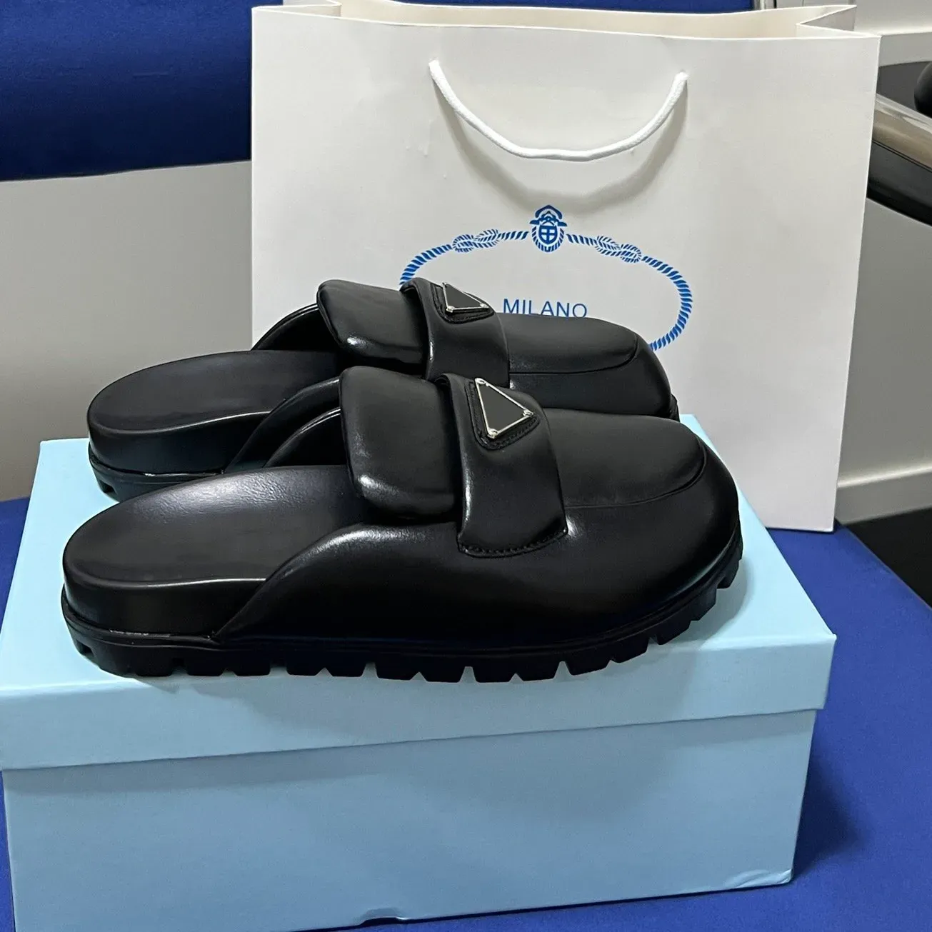 Designer kvinna mjuk läder glider sabots plattform tofflor sandaler bröd toffel mules kvinnor mode platt glid sommar strand lyx sandal casual skor