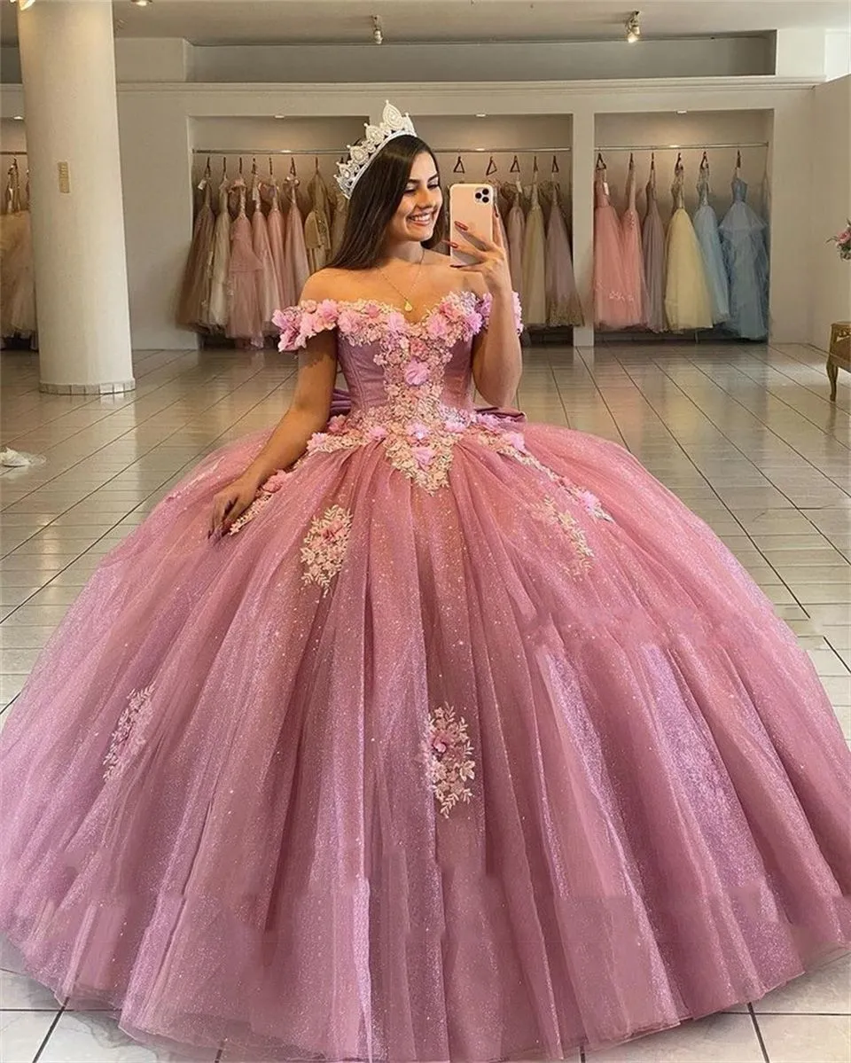2024 robe de bal Quinceanera robes de mariée poussiéreux rose épaule dentelle appliques perles de cristal fleurs faites à la main douce 16 robe robes de soirée