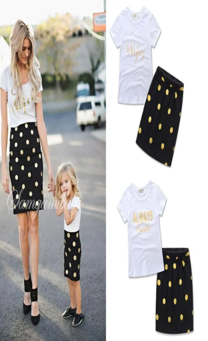 Vestiti per madre e figlia Abiti estivi Abiti per neonate Completi per bambini Abiti lettera T-shirt bianca Tops gonna a pois Set per bambini w9739820