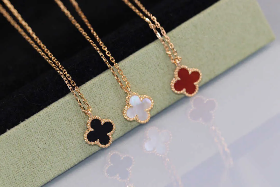 Designer van Cl-Ap Single Flower Double Sided Pendant Clover Mini Necklace Womens Red Agate Thick Plated 18K Rose Gold White Fritillaria Clavicle Chain 4BX6