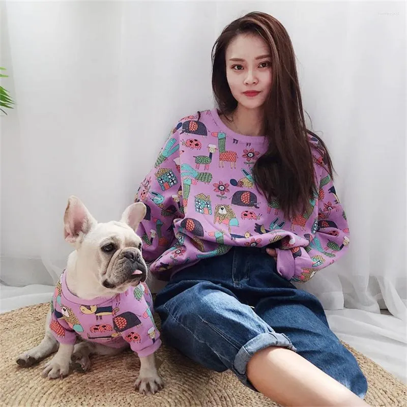 Vêtements pour chiens Vente de vêtements pour animaux de compagnie Sweat-shirt assorti à la mode avec maître Vêtements de sport imprimés mignons Confortables et chauds