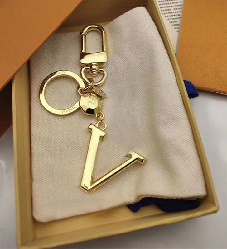 Porte-clés avec lettres en or, design de luxe, accessoires de sac pour amoureux, porte-clés de voiture pour hommes et femmes, cadeau 2024