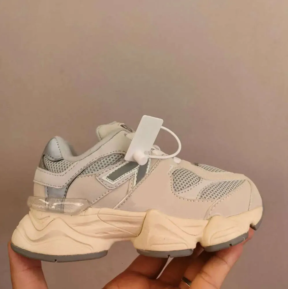 2024 Enfants 9060 Chaussures de course Top Joe Freshgoods Infant Sneaker Suède 1906R Designer Penny Cookie Rose Baby Shower Bleu Sel de mer Extérieur 1142ess