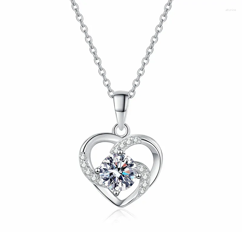 سلاسل الأزياء الفاخرة S925 Sterling Silver D Color 1 Moissanite Necklace Eternal Heart Pendant for Women Valentine Gift