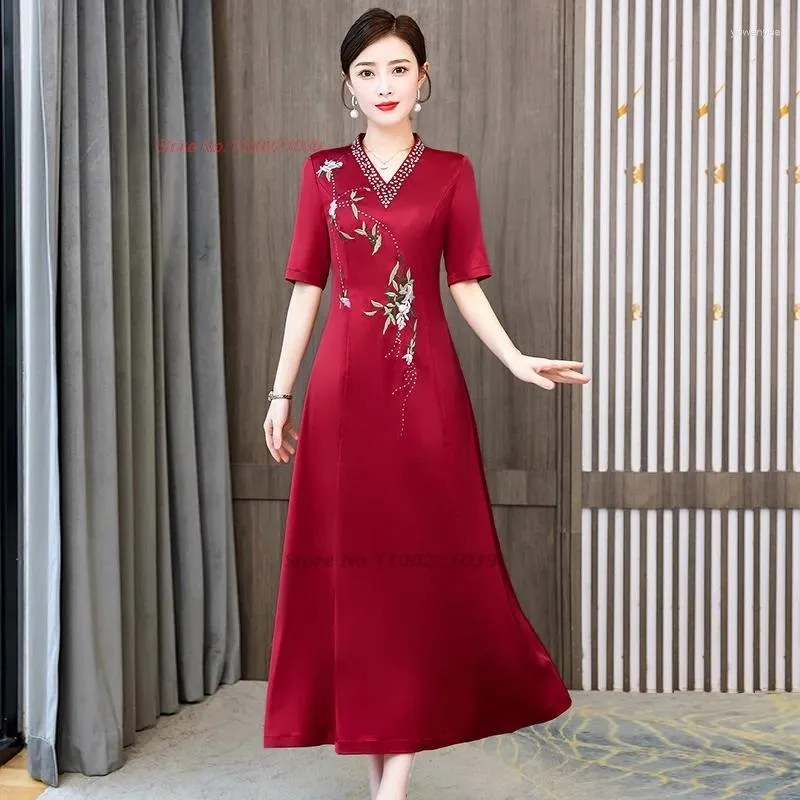 Ethnic Clothing 2024 Traditional Chinese Improved Qipao Cheongsam Flower Embroidery Wedding Dress National Vintage Banquet Oriental