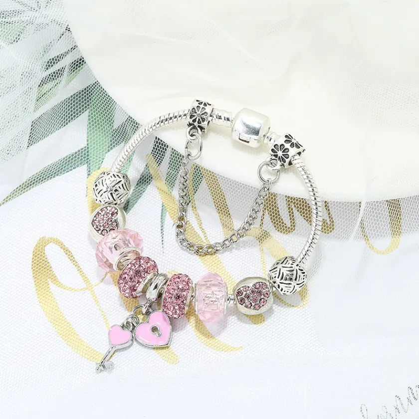 Fashion Dream Pink Armband Womens Peach Heart Key Key Pendant Armband Märkesdesigner Classic Jewelry Series Hot Style Gift Armband