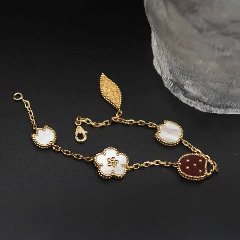 Designer Jewelry Luxury Bracelet VanCA Precision Star Ladybug Five Flower Bracelet Womens Light Luxury K Gold White Fritillaria Red Jade Marrow Handpiece