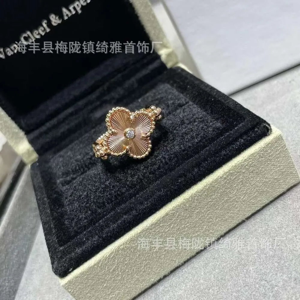 Fashion Classic Four Leaf Clover Armband Desginer Van Cleff Armband VCAS Clover Fanjia High Version CNC Clover Laserred Beik