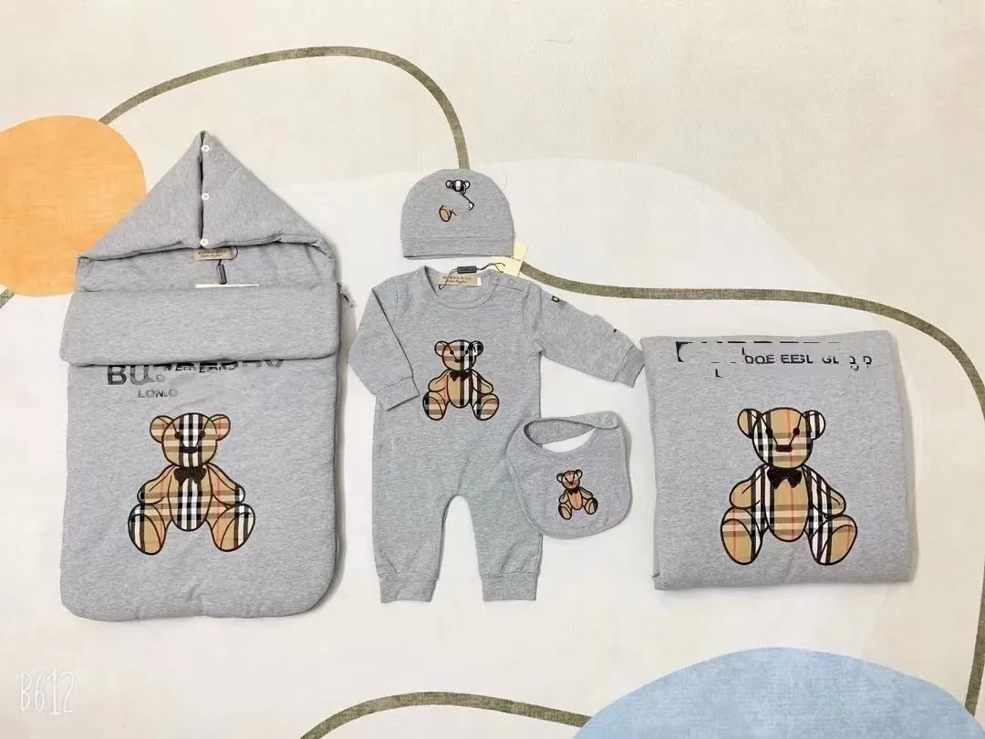 Designer Baby onesie, Bib burp Clothing Set Baby Tights Luxury Jumpsuit Cotton Jumpsuit Boys and Girls Jumpsuit Baby Quilt 5PCS R46