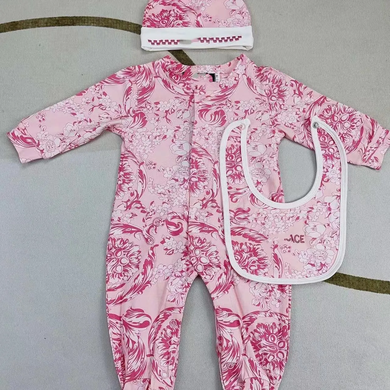 Designer Baby onesie, Bib burp Clothing Set Baby Tights Luxury Jumpsuit Cotton Jumpsuit Boys and Girls Jumpsuit Baby Quilt 5PCS O29