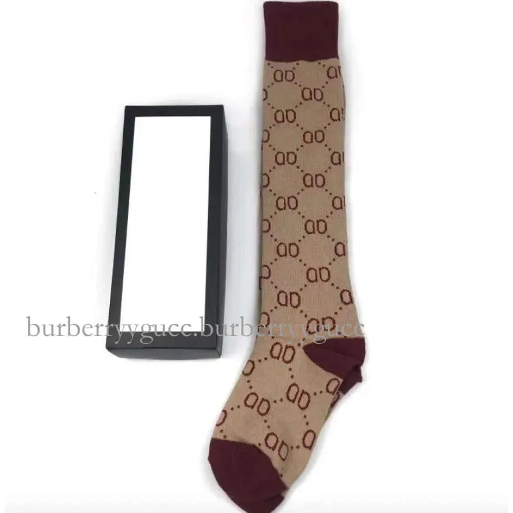 Bas Designer Hommes Femmes Chaussettes Laine Bas Haute Qualité Rues Senior Confortable Genou Jambe Chaussette