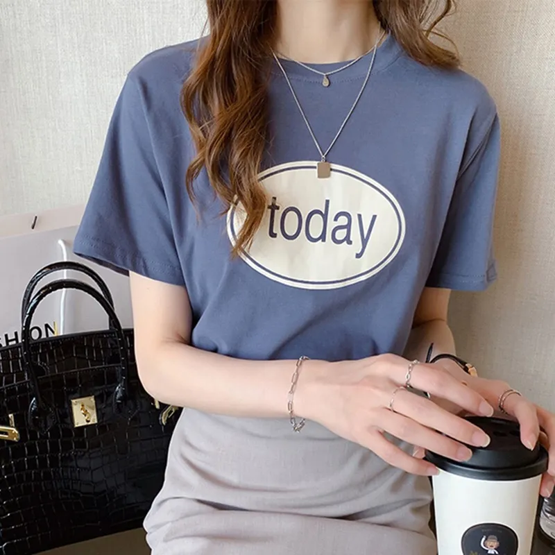 女性用Instagramのトレンドのための半袖Tシャツ2024新しい夏の韓国語バージョンの学生レタープリント女性の服のトップ、髪の交換用のワンピース