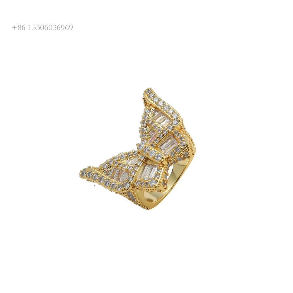 على استعداد لشحن تصميم الفراشة المميز للأزياء D-VVS Baguette Moissanite Cuban Ring للرجال