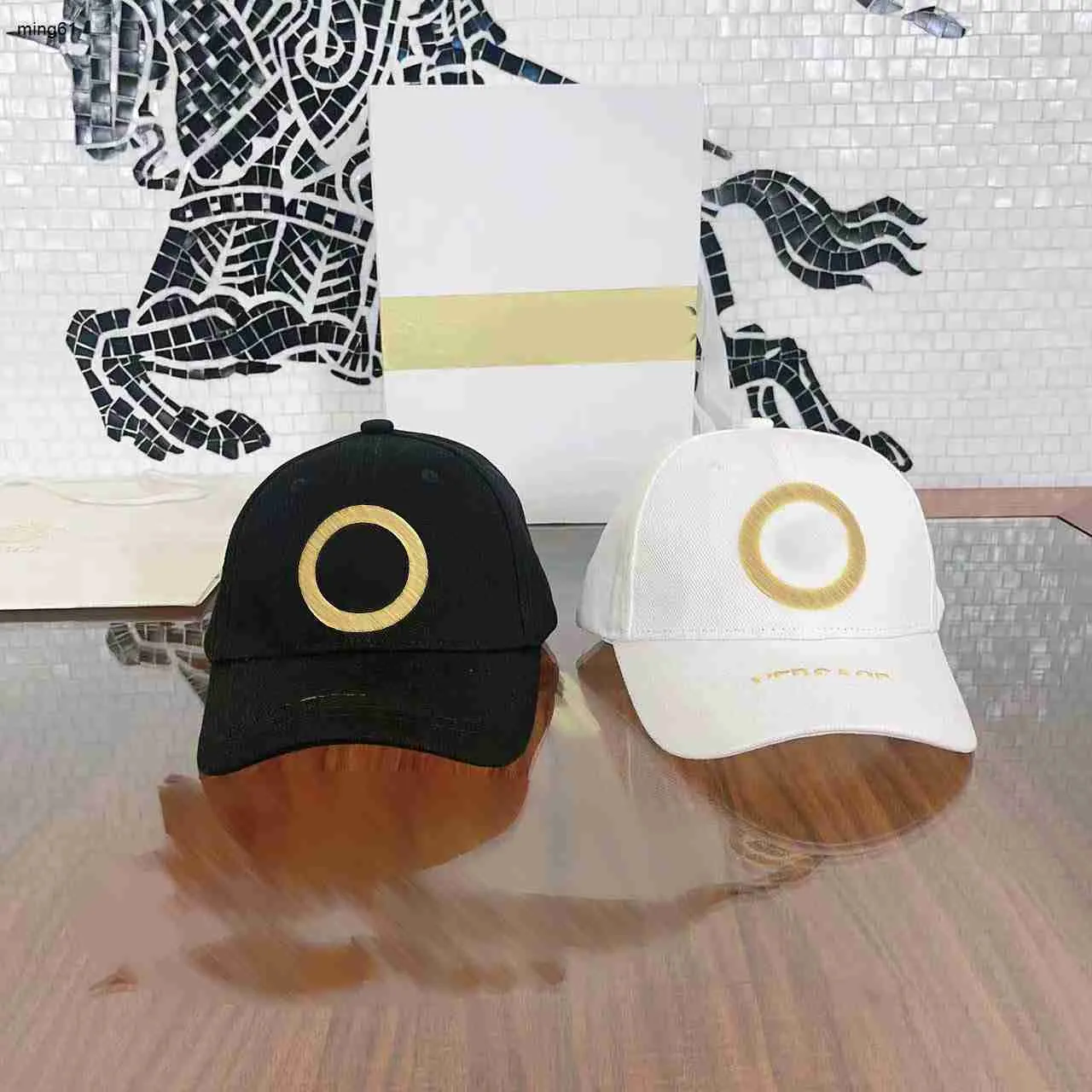 Marka dzieci designerskie czapki złoto haft haft dziecięcy słone rozmiar 3-12 pudełka opakowanie dziewczęta chłopcy cap kul
