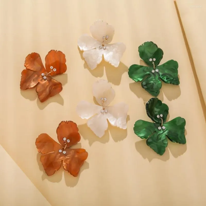 Boucles d'oreilles pendantes en résine à quatre feuilles, petite fleur exagérée, douce et fraîche, vente en gros de bijoux pour femmes 246