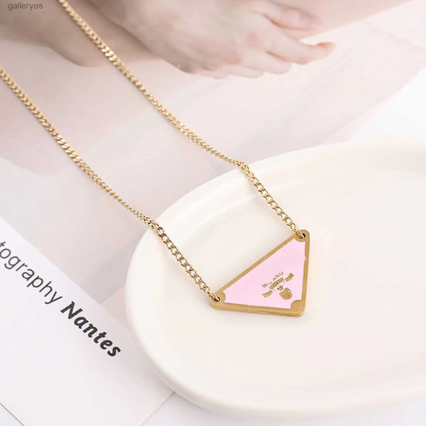 Gold Necklaces Black White Pink Triangle Letter Pendant Necklace Luxury Brand Designer Jewelry Titanium Steel Pendants Chain Men Women Unisex Gift HGB2