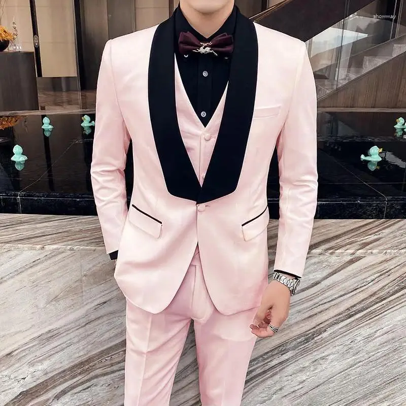 Мужские костюмы 2024, модный розовый свадебный костюм для мужчин, приталенный комплект из 3 предметов, шаль с лацканами, вечерние мужские смокинги для жениха, блейзер