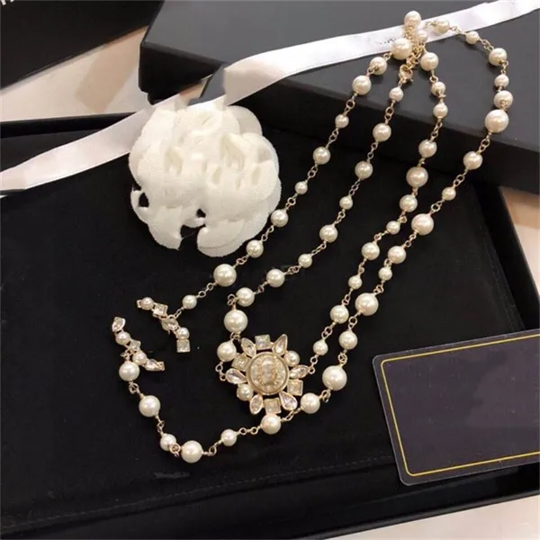 Autumn and winter sweater chain C Designer Necklace for lady Pearl Chains Brand Gold Crystal Luxury Jewelry Cclies Women Long chain 722