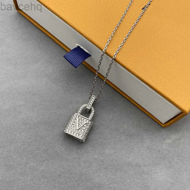 Necklaces Lock Pendant Necklace Designer Luxury Diamonds Fashion Gold Silver Unisex Couple Jewelry 2205111D 240302