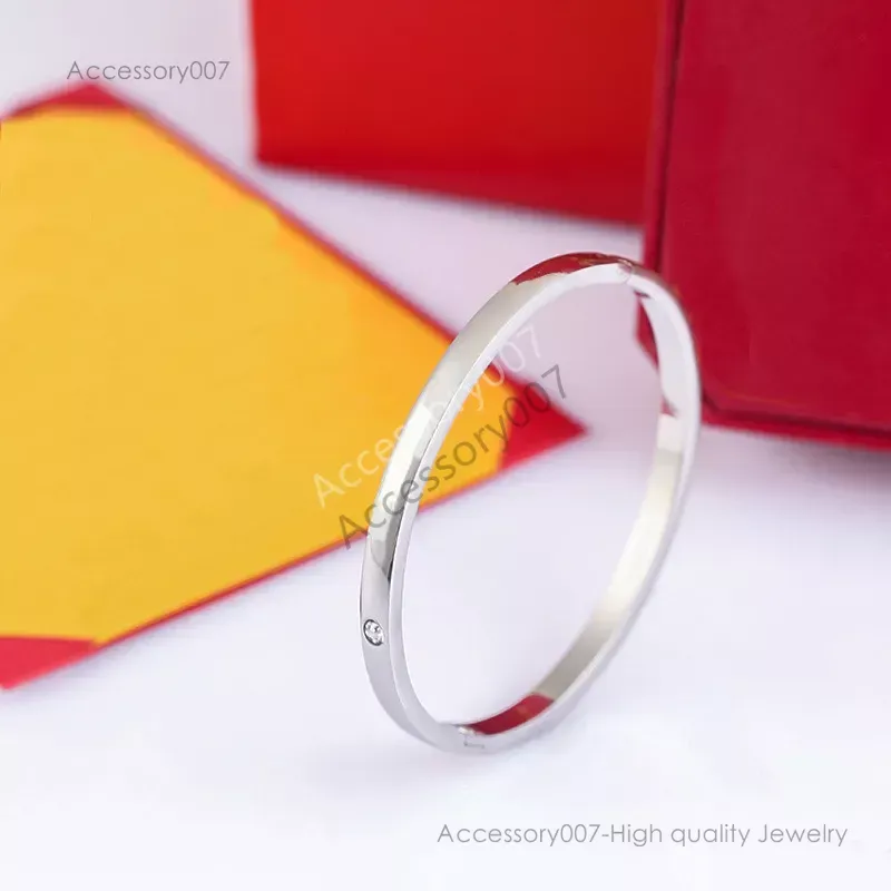 braccialetto di gioielli firmatiGioielli firmati di moda Colore oro Bracciale rigido da donna Fascino Gioielli africani Dubai Regali di Natale per ragazze Elegante vintage casual