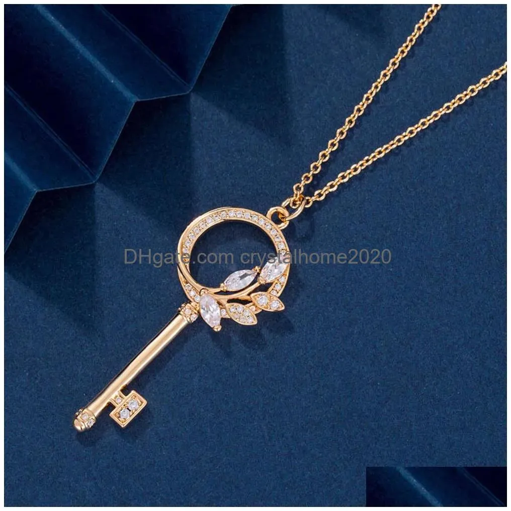 Anyv Gold T Collana con chiave di vite familiare Fiore femminile Foglia Semplice e lussuoso maglione di diamanti con occhio di cavallo Consegna a goccia Dhjji