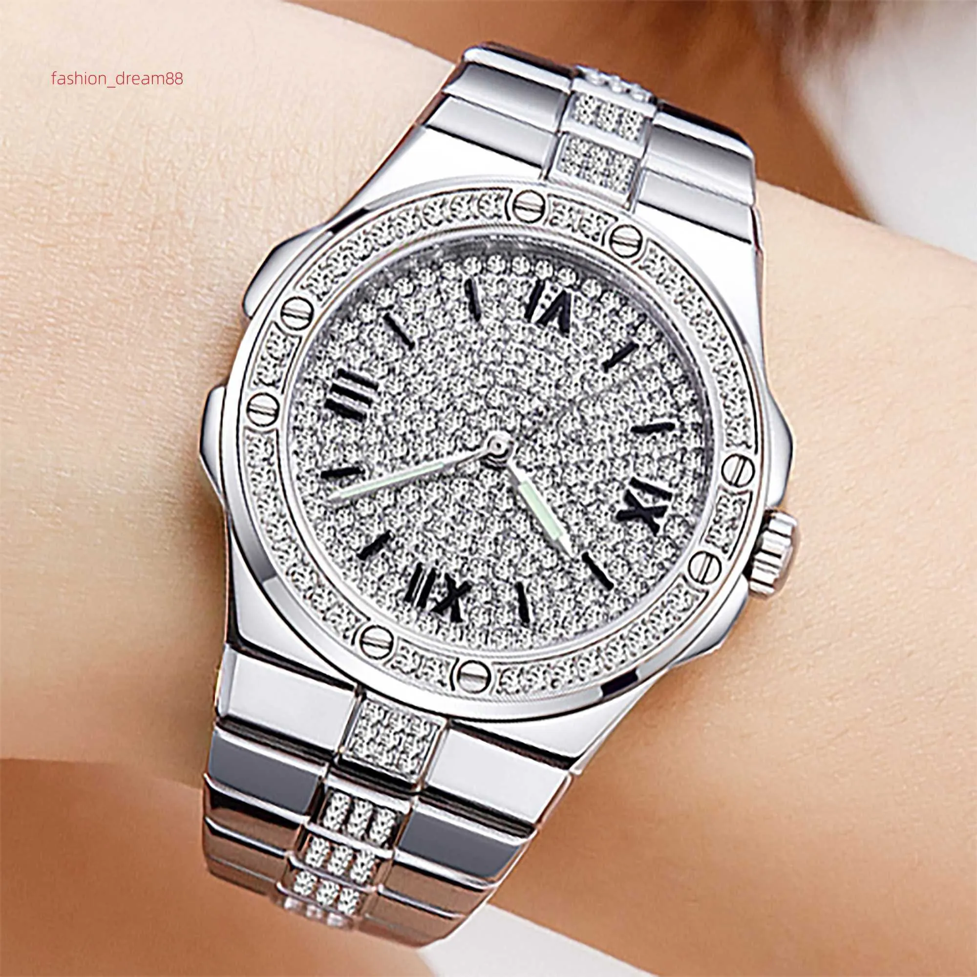 Luxury Style Mens 2022 Iced Out Diamonds Watch Arabic Dial armbandsur för unisex