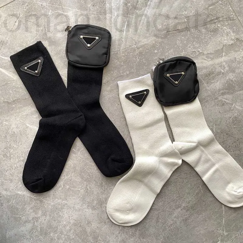 Athletic Socks designer Luxury Winter Women Triangle Pattern Warm Fashion Solid Color With Mini Bag Sock Long High Quality SRZO