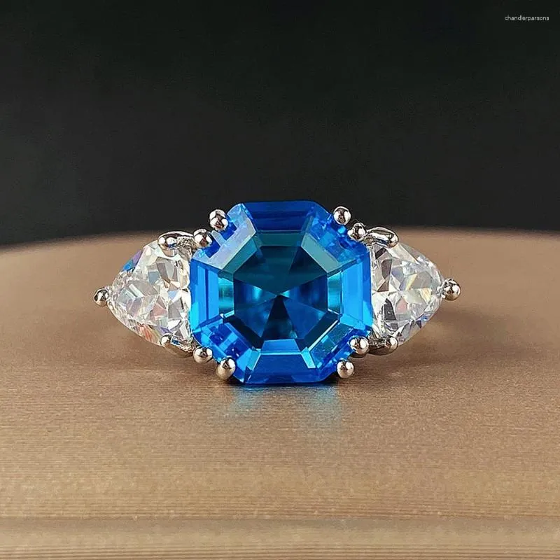Klusterringar huitan personlighet geometriska blå kubik zirkonier för kvinnor bröllopsdag fest temperament elegant dam smycken