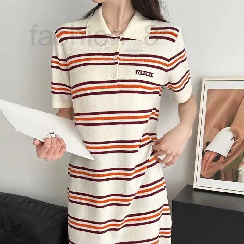 基本的なカジュアルドレスデザイナーコントラストストライプラペルシルク女性のための短袖ドレス