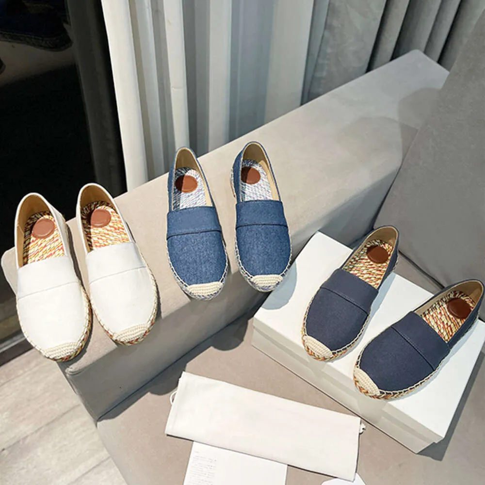 Scarpe casual piatte di design Espadrillas legnose Mocassini Sandali da donna in pelle Punta tonda Sneaker in denim Bianco Blu Scarpe estive da esterno con scatola 530