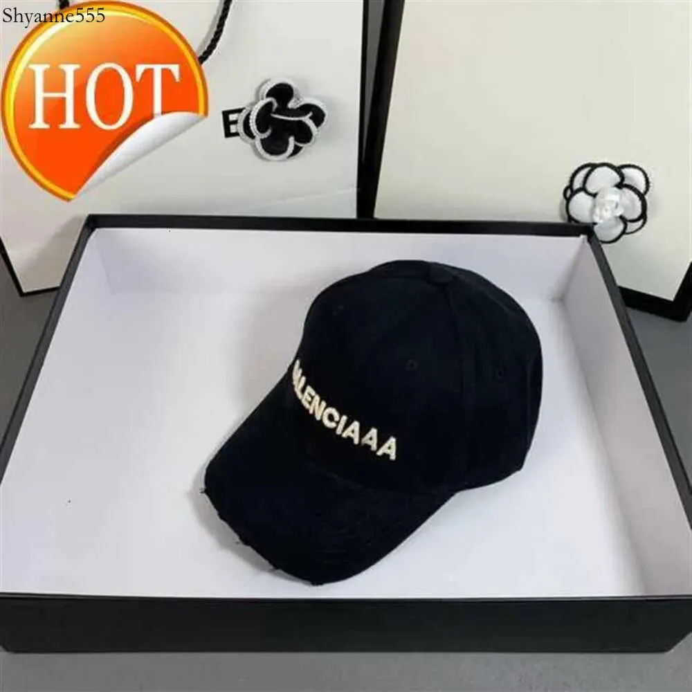 Ball Caps Couple Sports Designer Women Fashion Hole Outdoor Sunshade Warmth Letter Embroidery 3d Cap 40caa220j