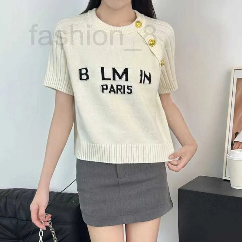 Kvinnors stickor Tees Designer 2024 Spring/Summer New Small and Fashionable Skew Button Slim Fit Short Sticked Shirt Short Sleeved Women's S43m