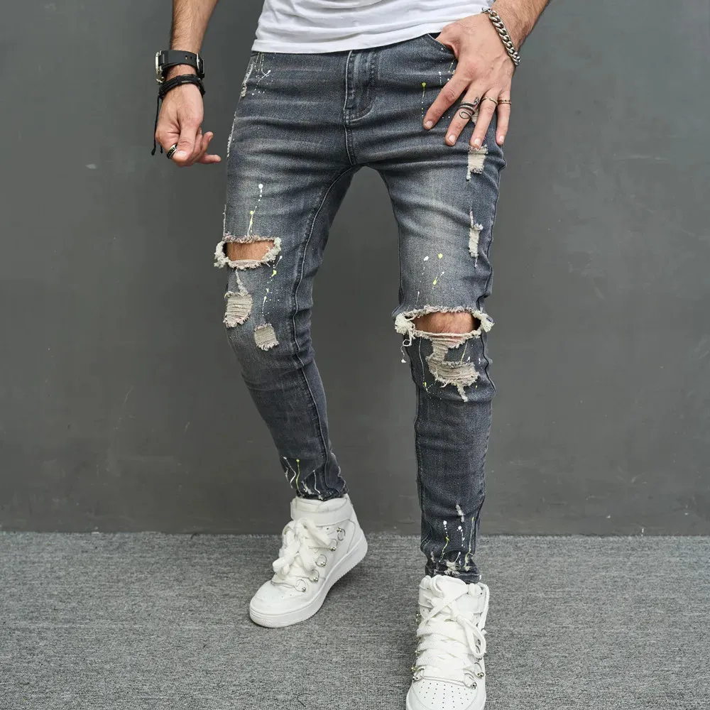 Rippade magra män blyerts jeans byxor stilfulla hiphophoppfläckbläck tryckta hål nödställda stretch denim byxor för mens 240227
