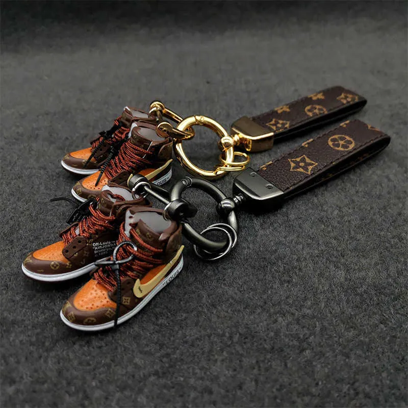 Keychains Lanyards 2023 Designer Keychains Keychains Lettre de skateboard sac de trèfle Charme Pendante Car Courteille en or