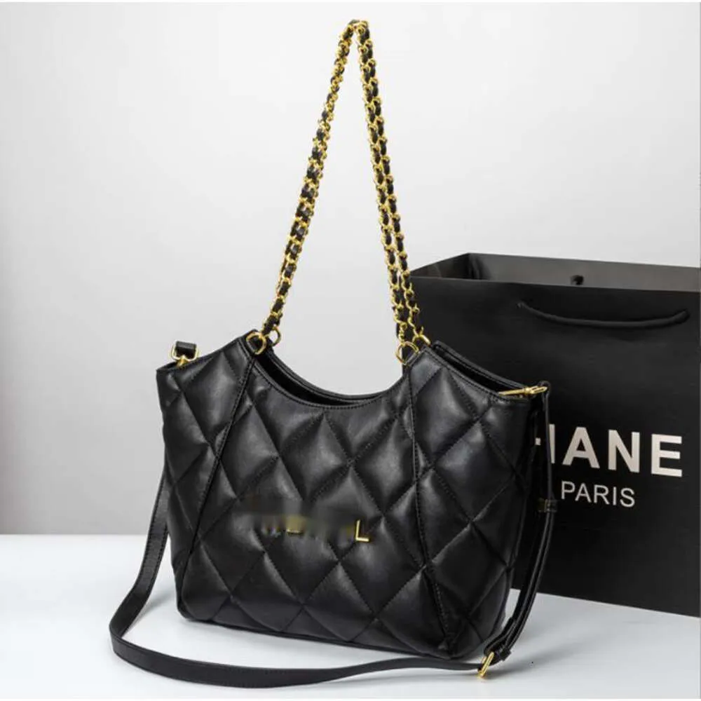 2024New Shopping Bag Stor kapacitet En axel Diagonal Cross Fashion Vegetabilisk korg Ling Grid Chain Cowhide Bag