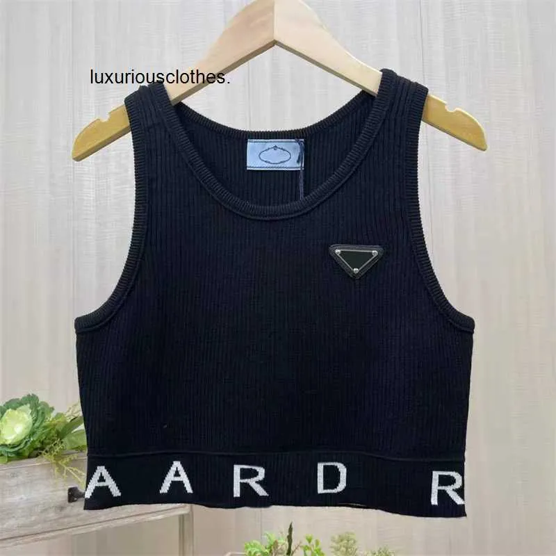 2024 Kvinnor Tanks Camis Luxury Womens Tanks Camis Women Designer Tops Tees Wide Shoulder Vest Sleeveless Top Triangular Badge T-shirt Superior Quality Short Hleeve