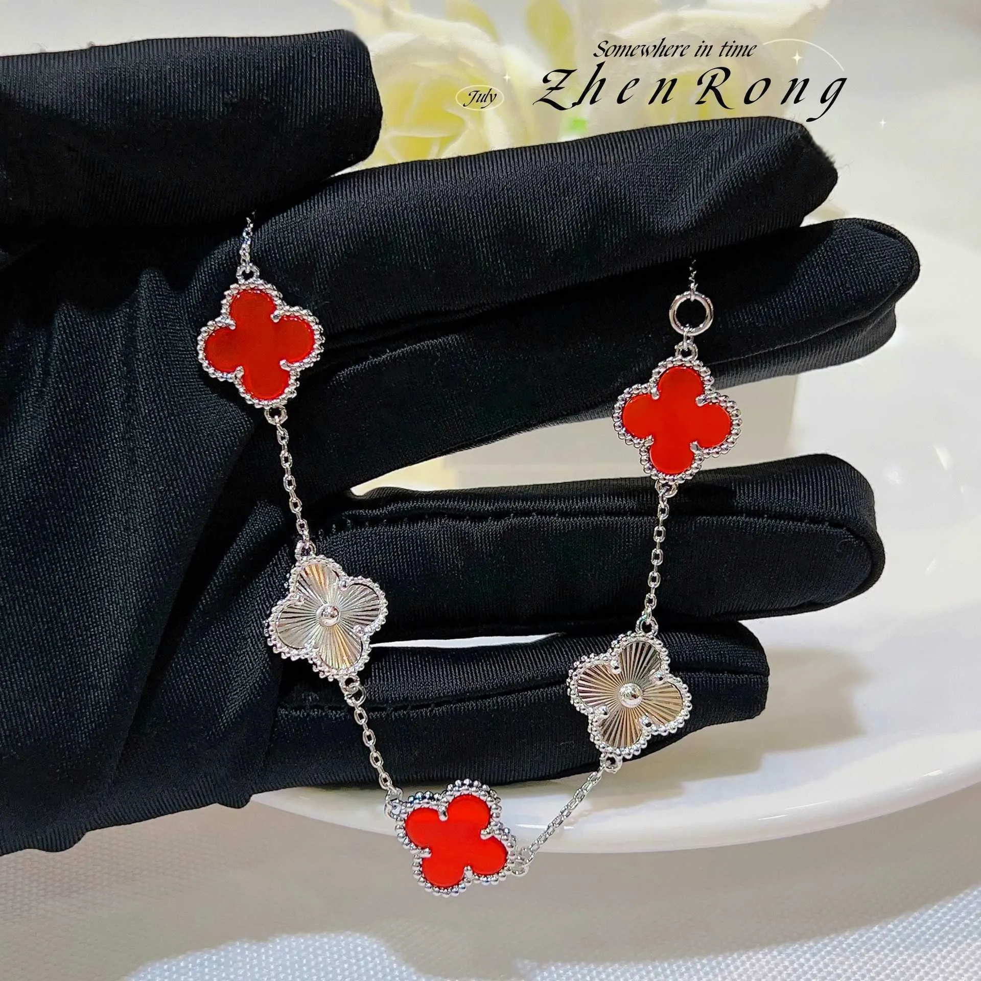 Designer Jewelry Luxury Bracelet VanCA Red Agate Five Flower Four Leaf Grass Small and Luxurious Lucky Jade Chalcedony Advanced Feel Handicraft Net Girl