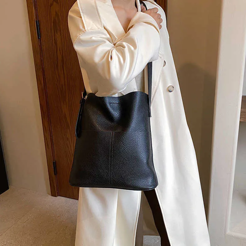 Женские вечерние сумки из мягкой кожи в западном стиле для женщин, новая универсальная и модная сумка-тоут с нишевым дизайном и плечевым ведром