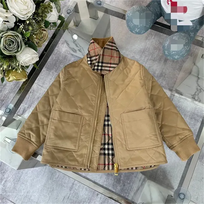 2023Winter Girls Boys Designer Down Cotton Complets Luxury عالية الجودة معاطف الأطفال الفتيات الفتاة دافئة معاطف معاطف معاطف الأطفال بحجم 100 سم-160 سم 2 Q2