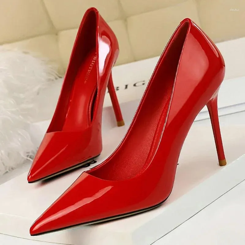 Sapatos de vestido mulheres 9.5cm saltos altos bombas nuas de couro brilhante casamento nupcial stiletto sexy senhora festa de escritório vermelho