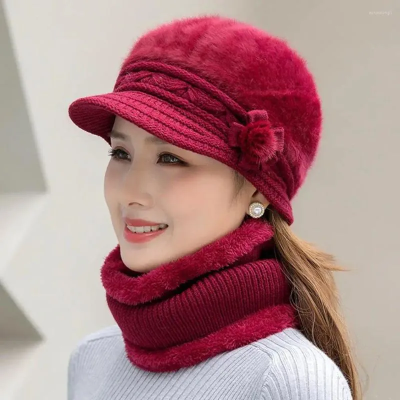 Bérets 2pcs / Set Belle Dames Chapeau Cache-Cou Extensible Garder Au Chaud De Luxe Froid Hiver Thermique Adultes D'âge Moyen Casquette Écharpe Kit