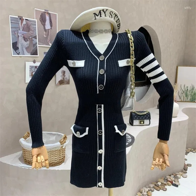 Casual Dresses French Sexy Slim Knitted Short Dress Preppy Stripe Long-Sleeved V-Neck Sweater Women Autumn Fashion Button Robe Q915