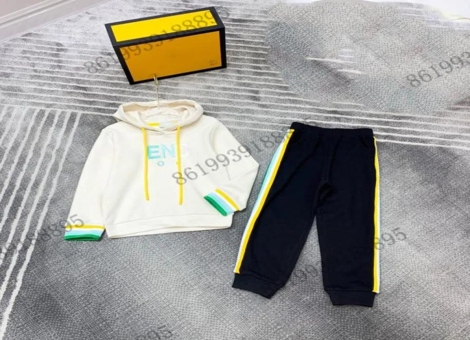 2022 SS Springs Kinder-Trainingsanzüge, neues Kapuzen-Sweatshirt-Set, Designer-Hosen, Baumwolle, Kindermäntel, Anzug, Marke, Oberbekleidung, Mädchen, Kleidung, 7929746